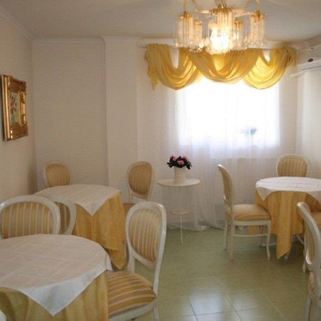 Hotel Nelisse Bucureşti Restaurant foto