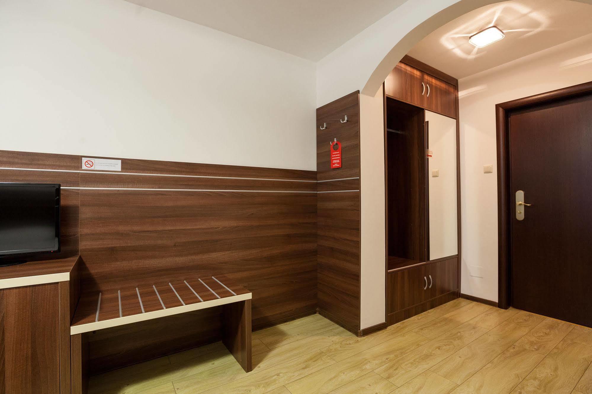 Hotel Nelisse Bucureşti Exterior foto
