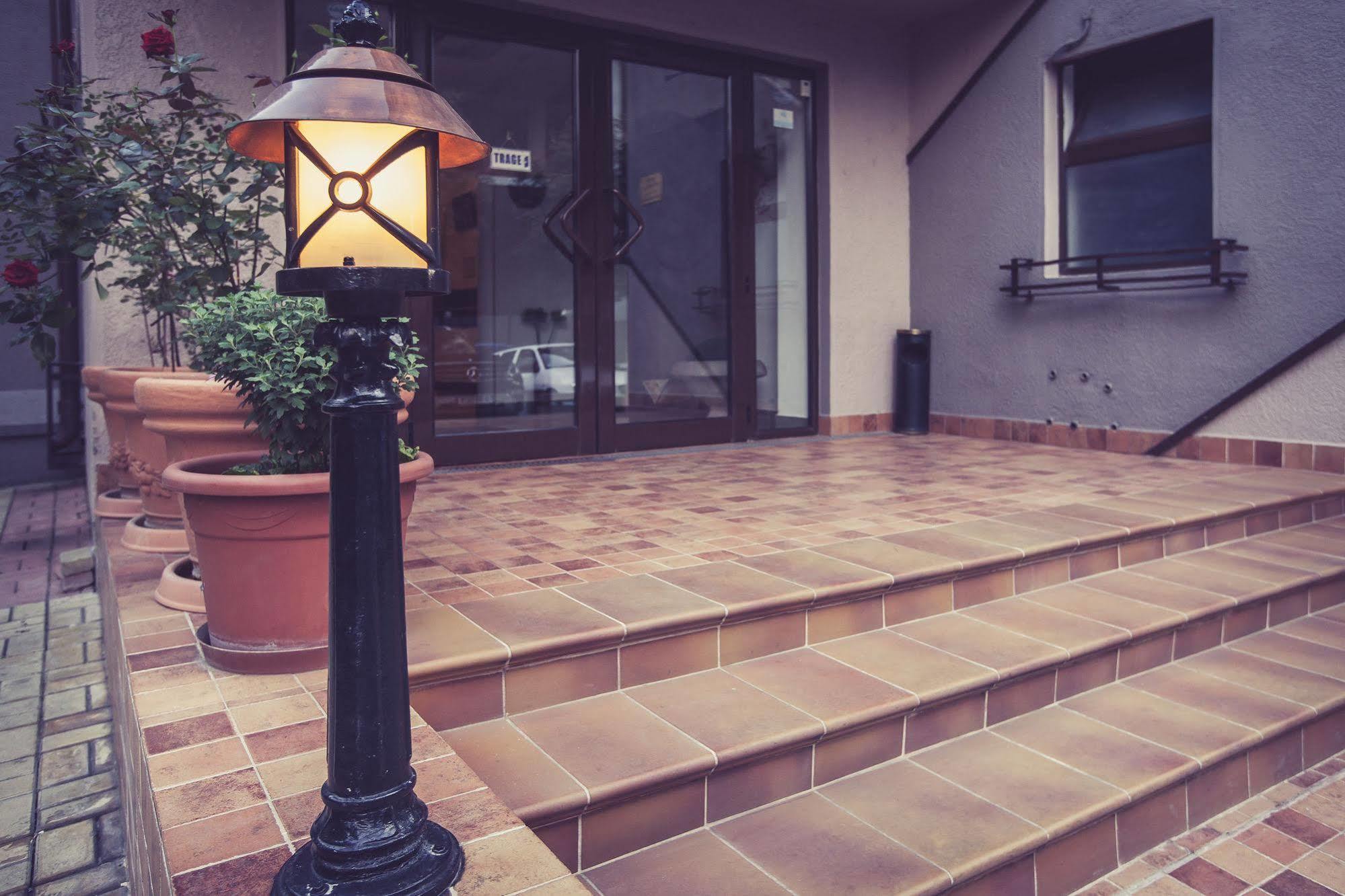 Hotel Nelisse Bucureşti Exterior foto
